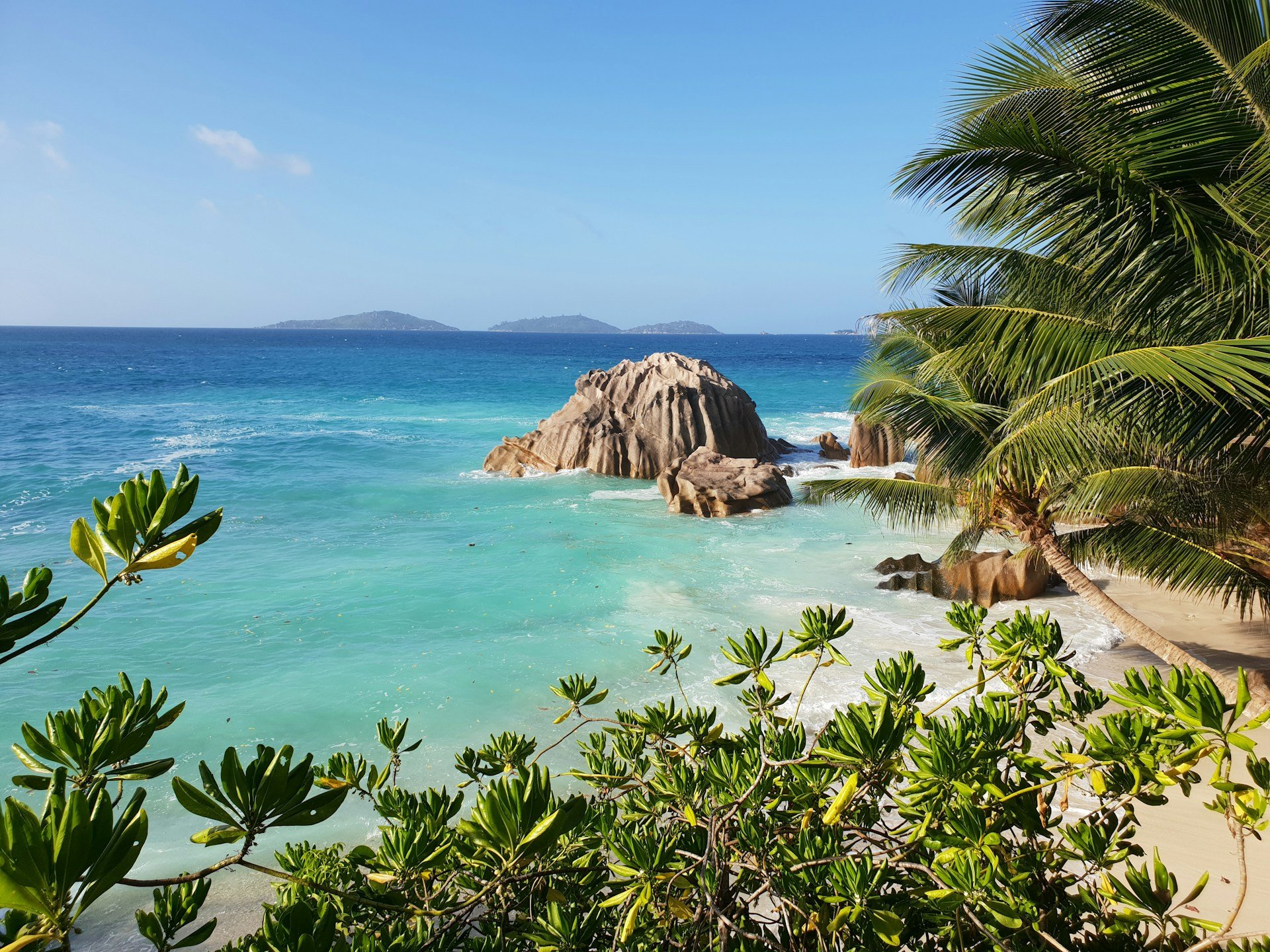 Seychelles granite boulders, tropical beaches and lush jungles